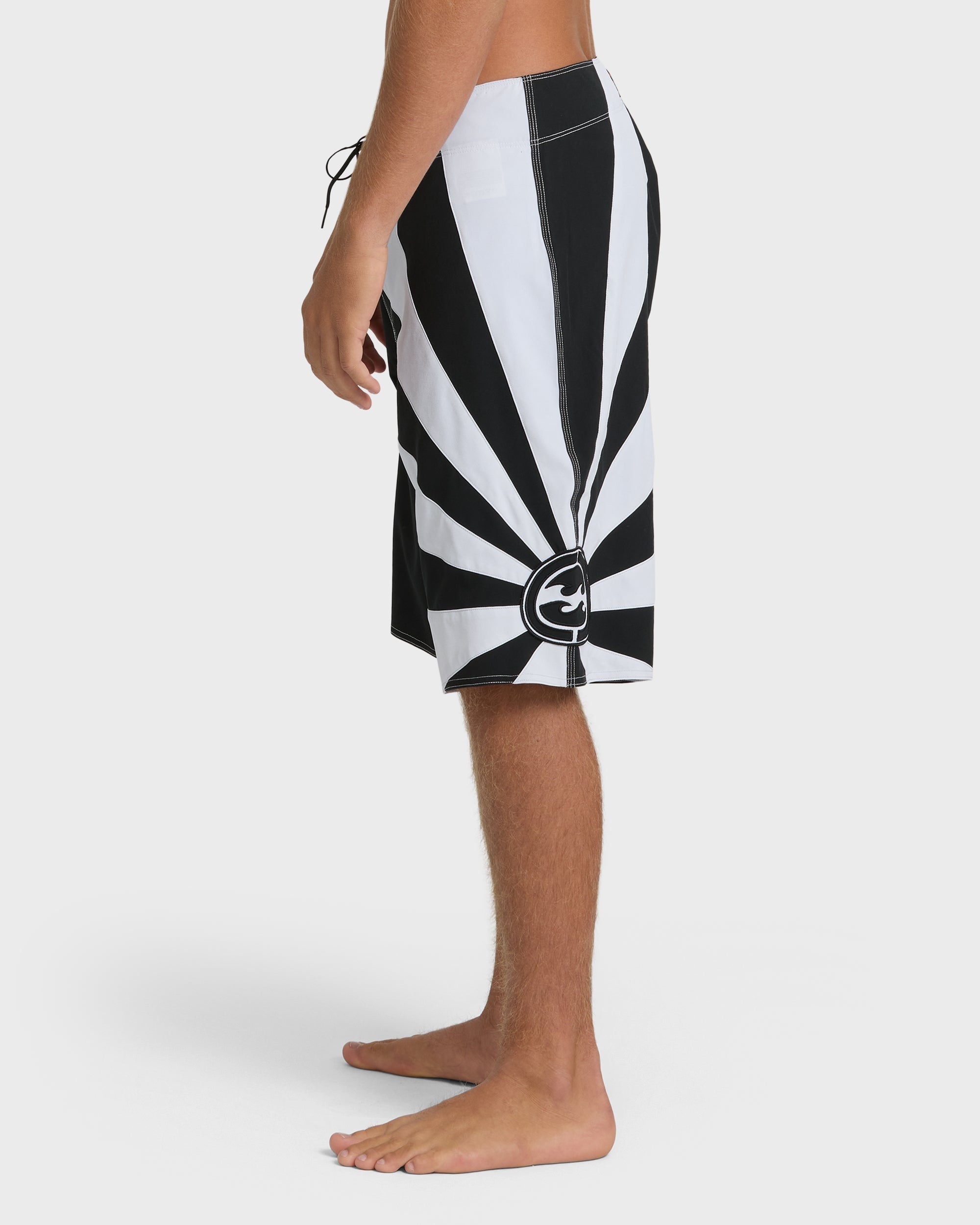 A.I. Rising Sun Pro 22 Boardshorts - Black/White